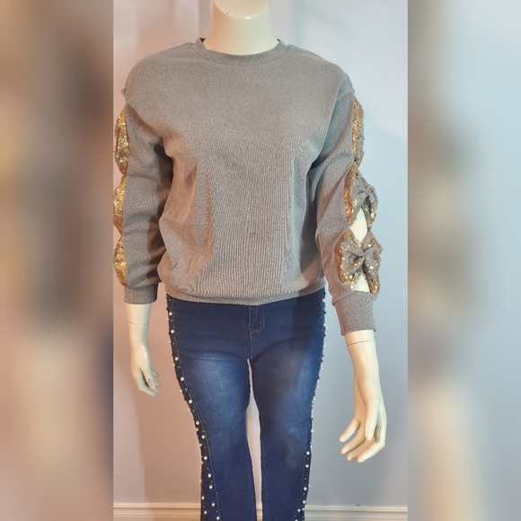 NWOT Gray Sweater with Golden Sequin bownots - Picture 3 of 7